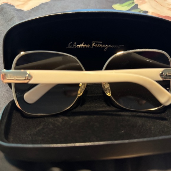 Salvatore Ferragamo women’s sunglasses white - Picture 4 of 6